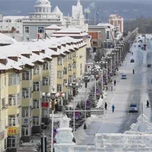 两年前濒临破产，如今市值5956亿！